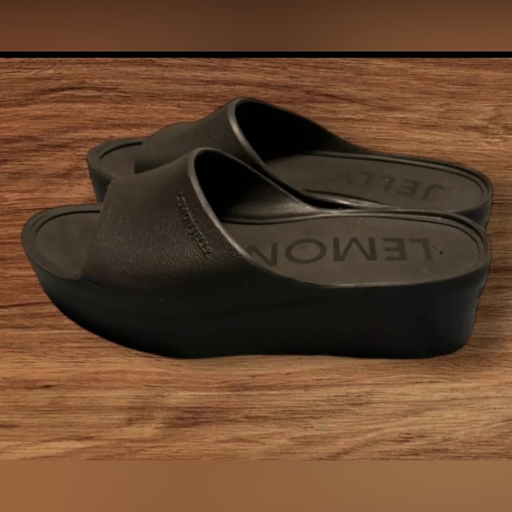 Lemon Jelly “Sunny” Matte Black Platform Sandals NWOT 38 US 7.5-8 Like NEW